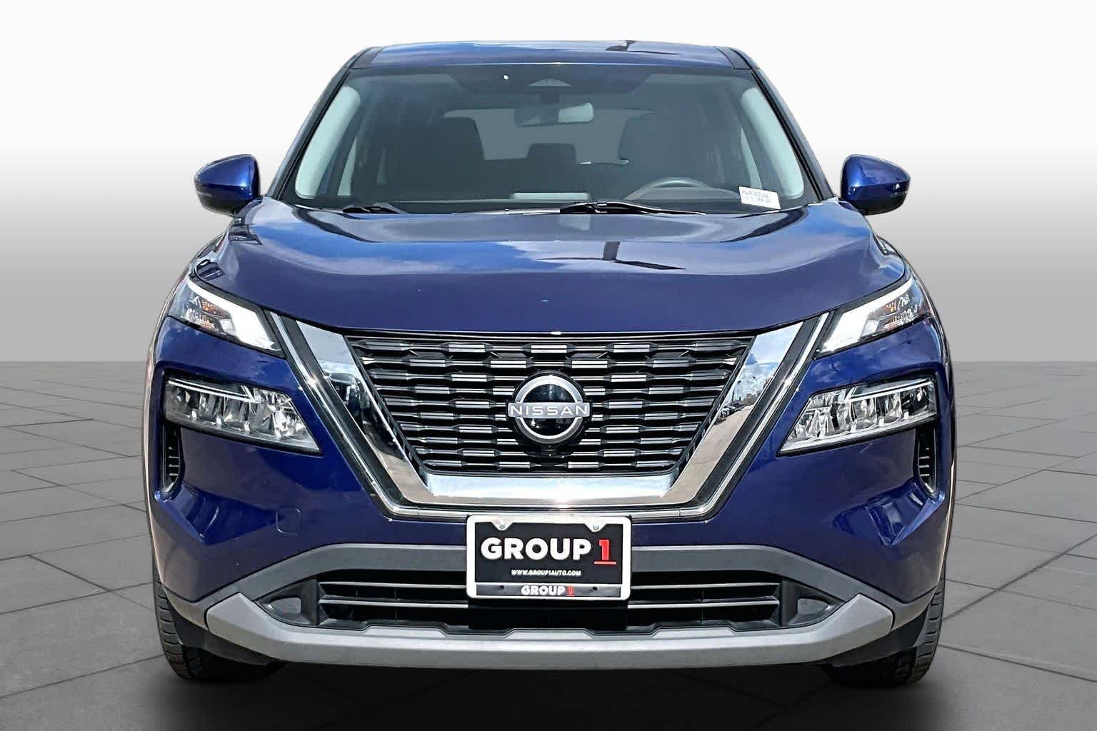 Used 2023 Caspian Blue Metallic Nissan SV image 4