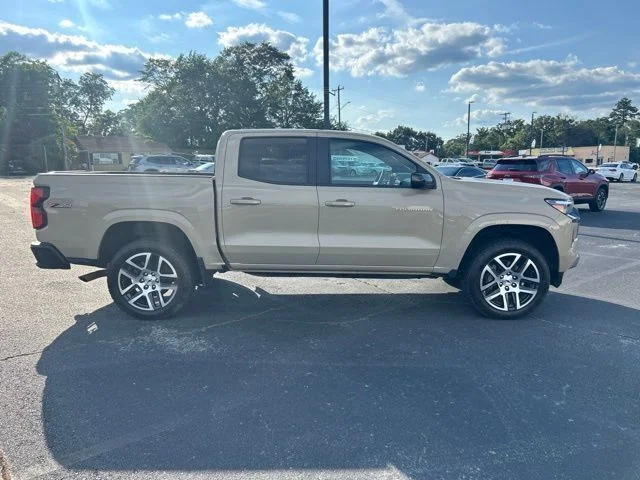 Used 2023  Chevrolet Z71 image 5