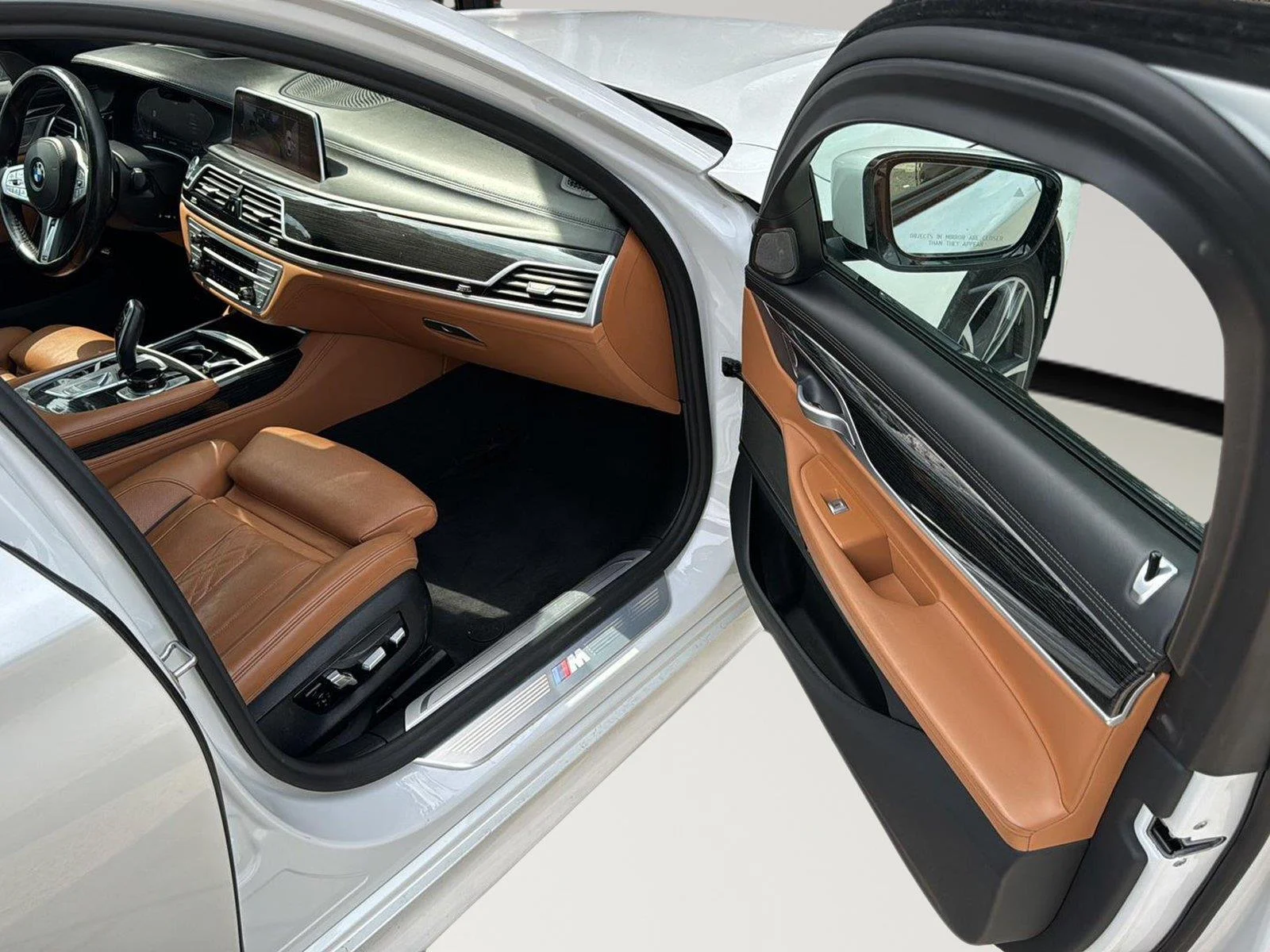 Used 2021 Mineral White Metallic BMW 750i xDrive image 25