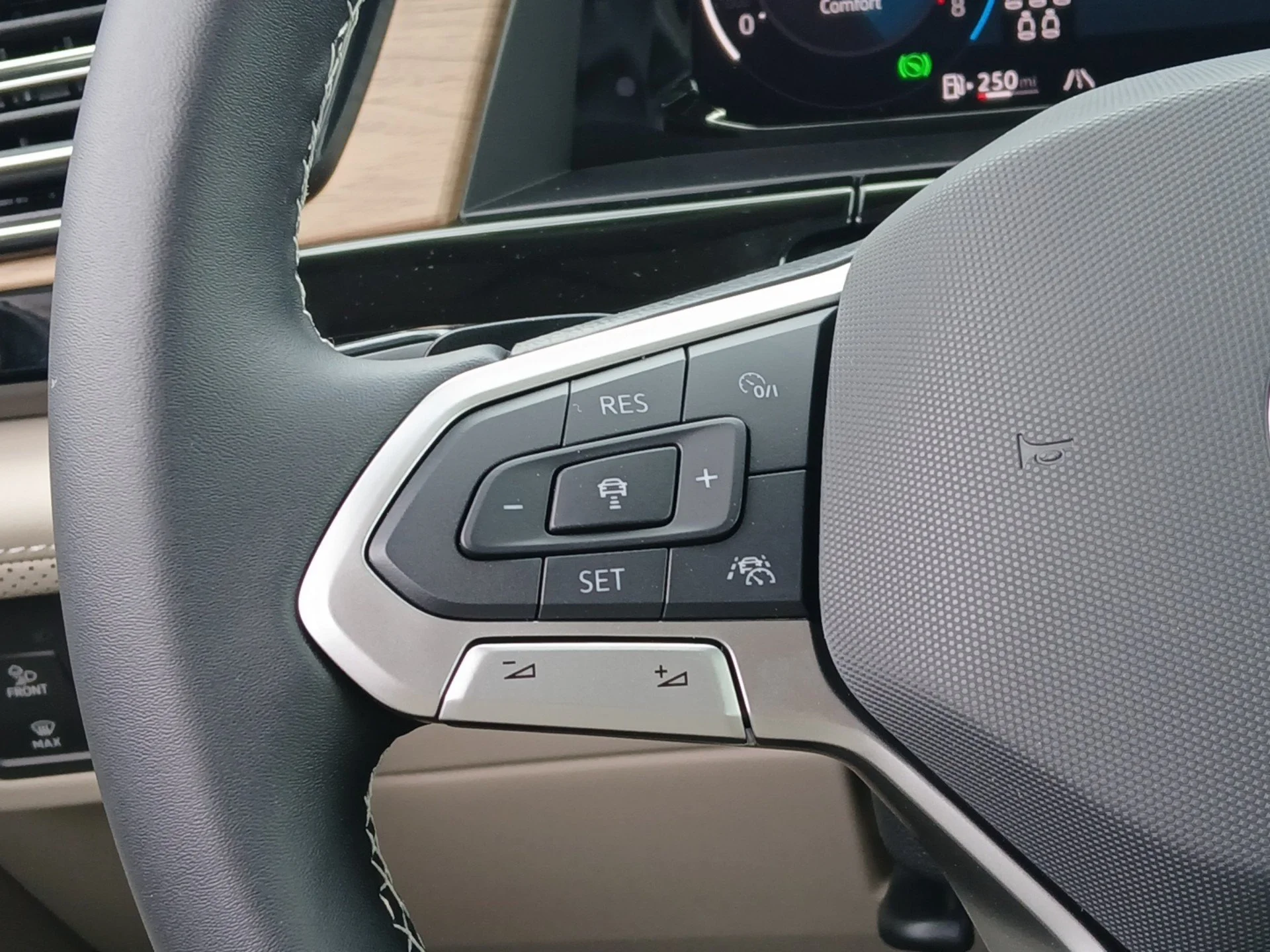 New 2026 Avocado Green Pearl Volkswagen 2.0T SE W/TECHNOLOGY image 9