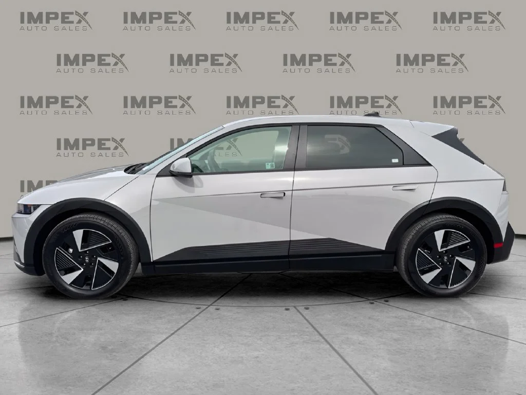 Used 2025 Gray Hyundai SE image 2