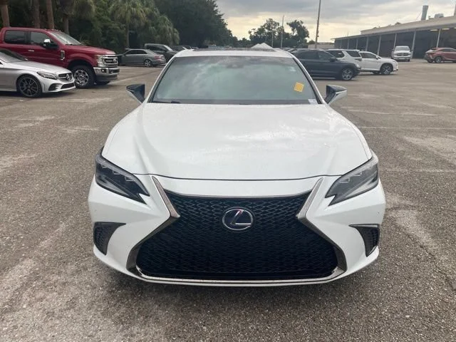 Used 2022 Ultra White Lexus ES 300h F SPORT image 6