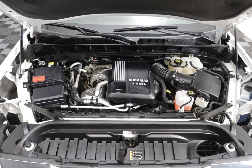 Used 2023 White GMC AT4 image 28