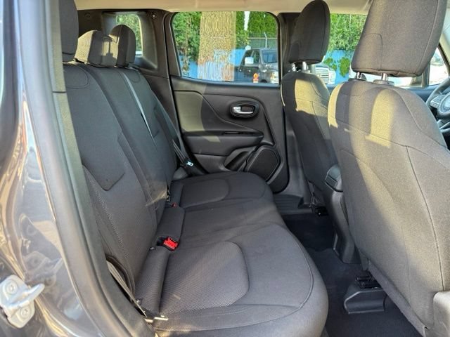 Used 2023 Graphite Gray Jeep Latitude image 12