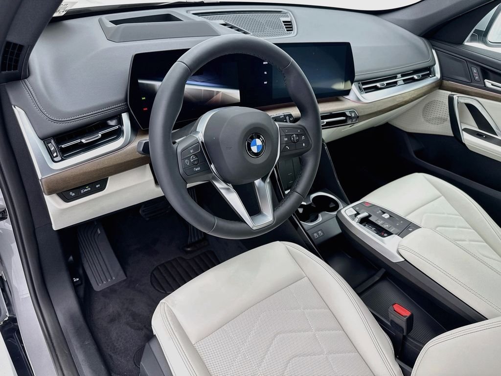 New 2027 Space Silver Metallic BMW xDrive28i image 9