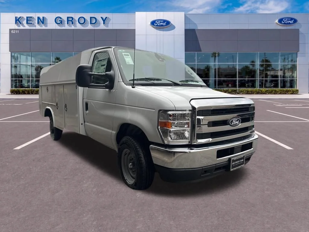 2026 Ford E-Series SRW E-350 Super Duty 138 in WB's photo