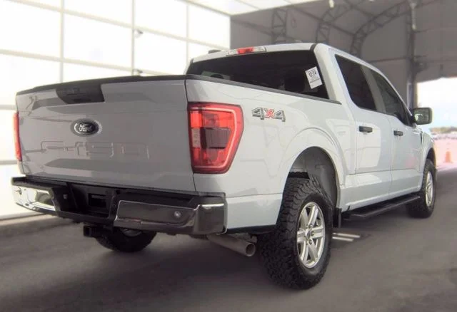 Used 2021 White Ford XLT image 2
