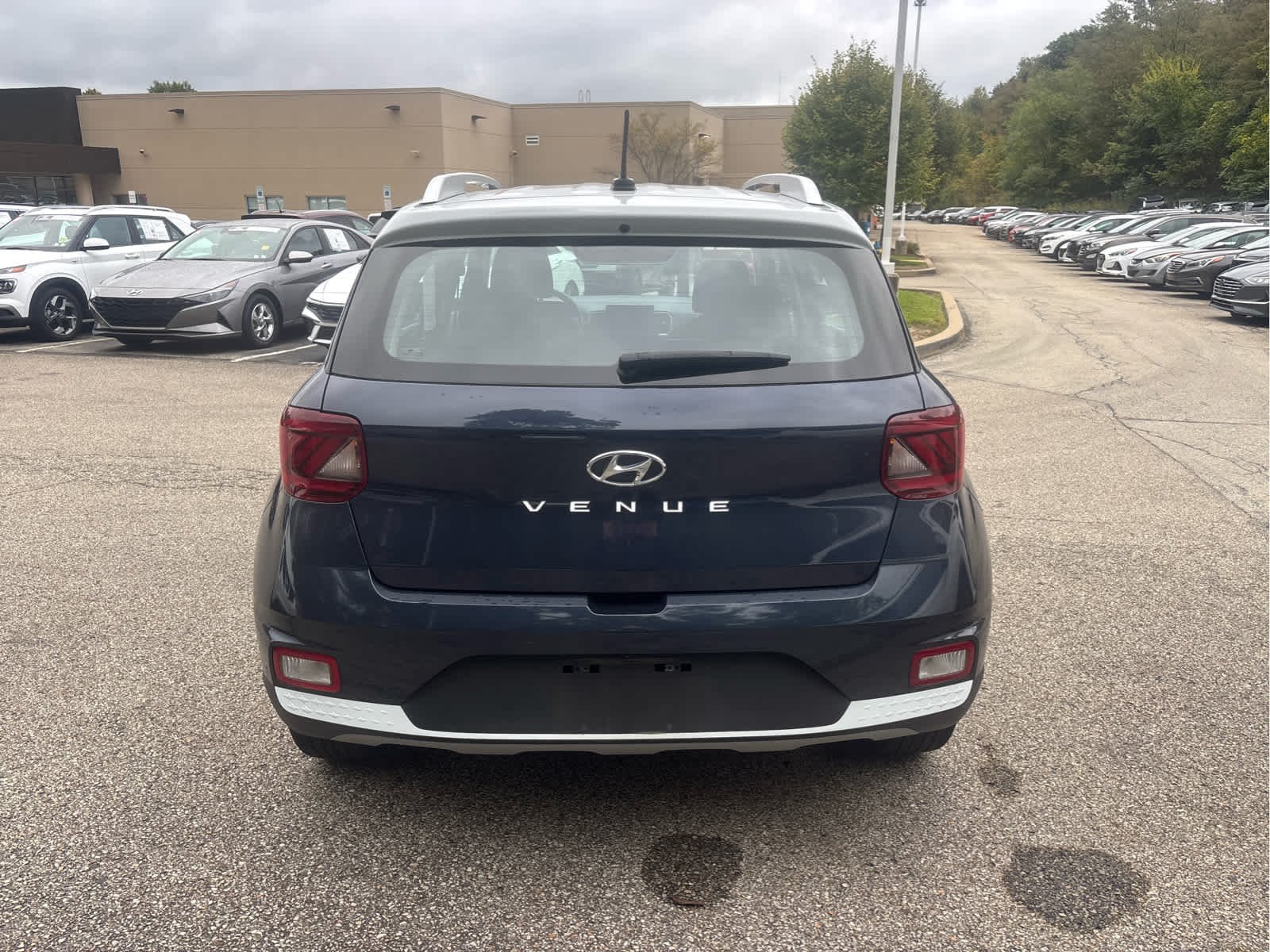 Certified Used 2023 Denim w/White Roof Hyundai Limited image 12