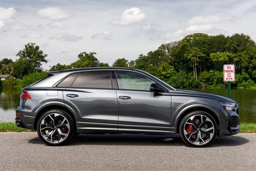 Used 2023  Audi 4.0T image 2