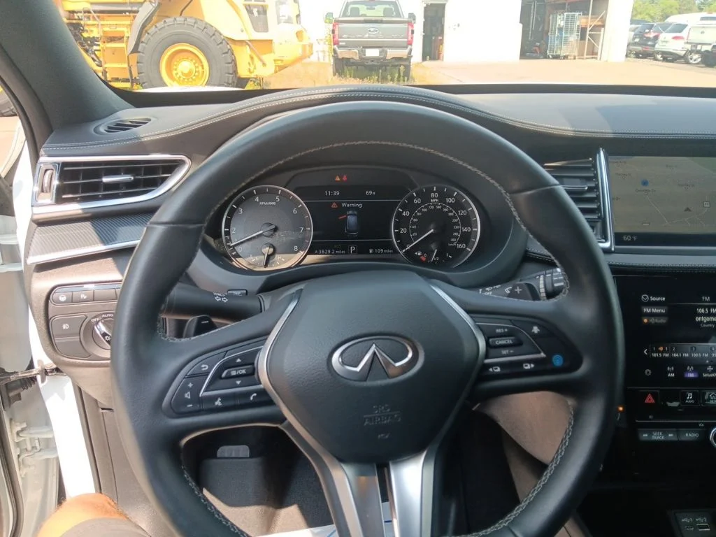 Used 2025 Radiant White INFINITI SPORT image 14