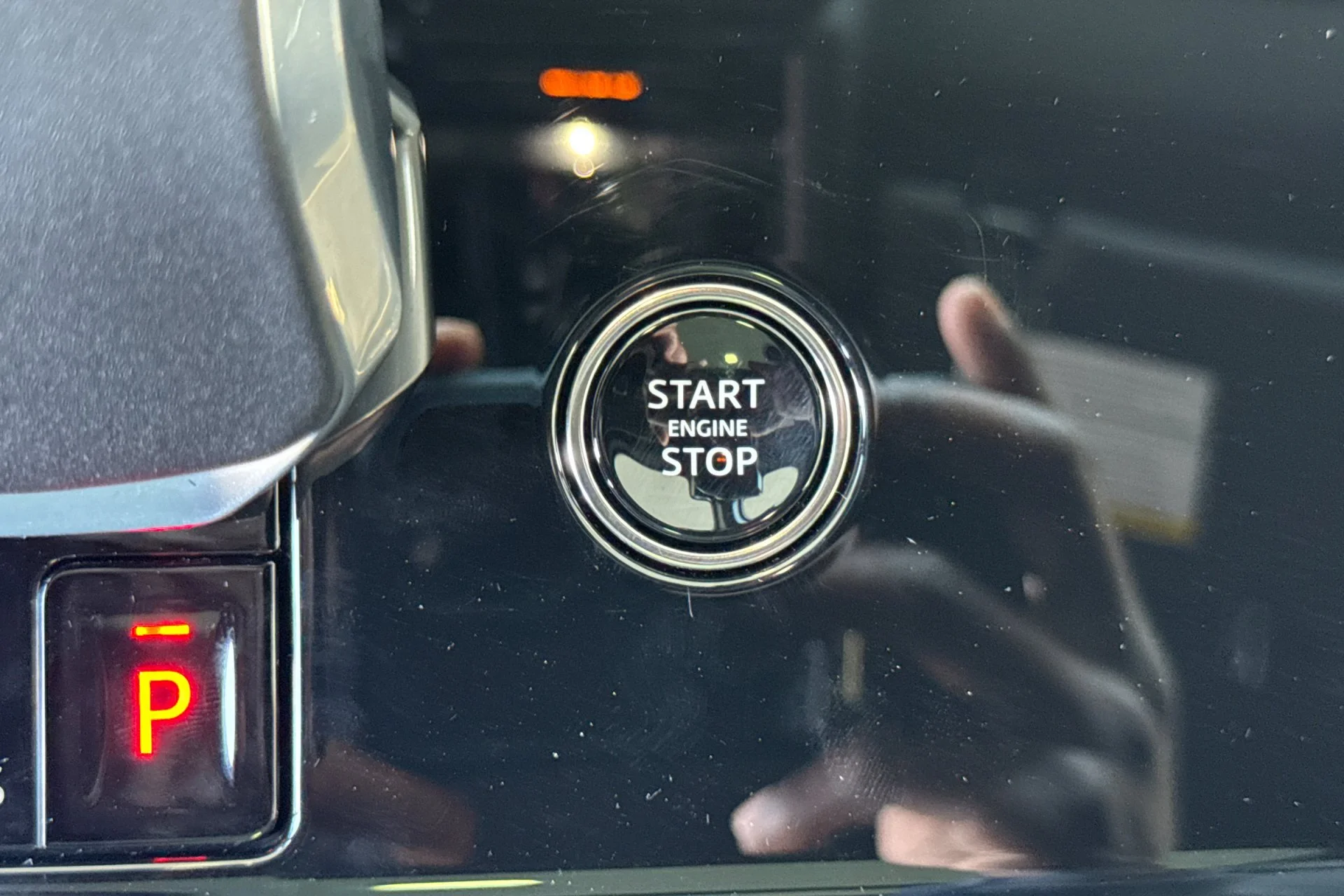 New 2026 Santorini Black Land Rover Dynamic SE image 25