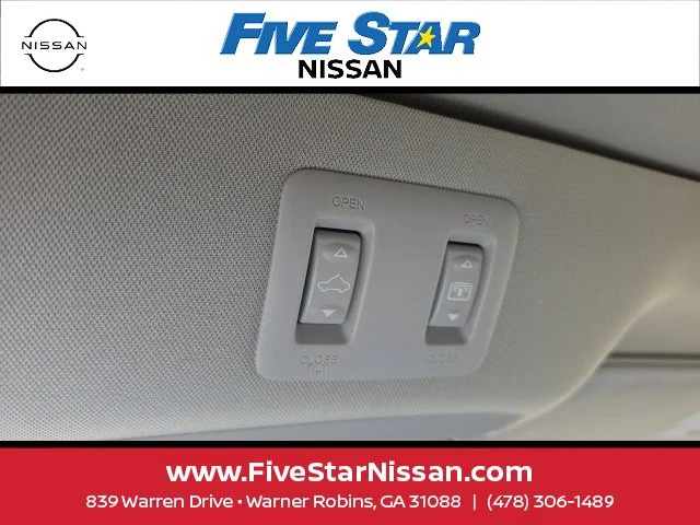 Used 2019 Black Nissan Platinum image 16
