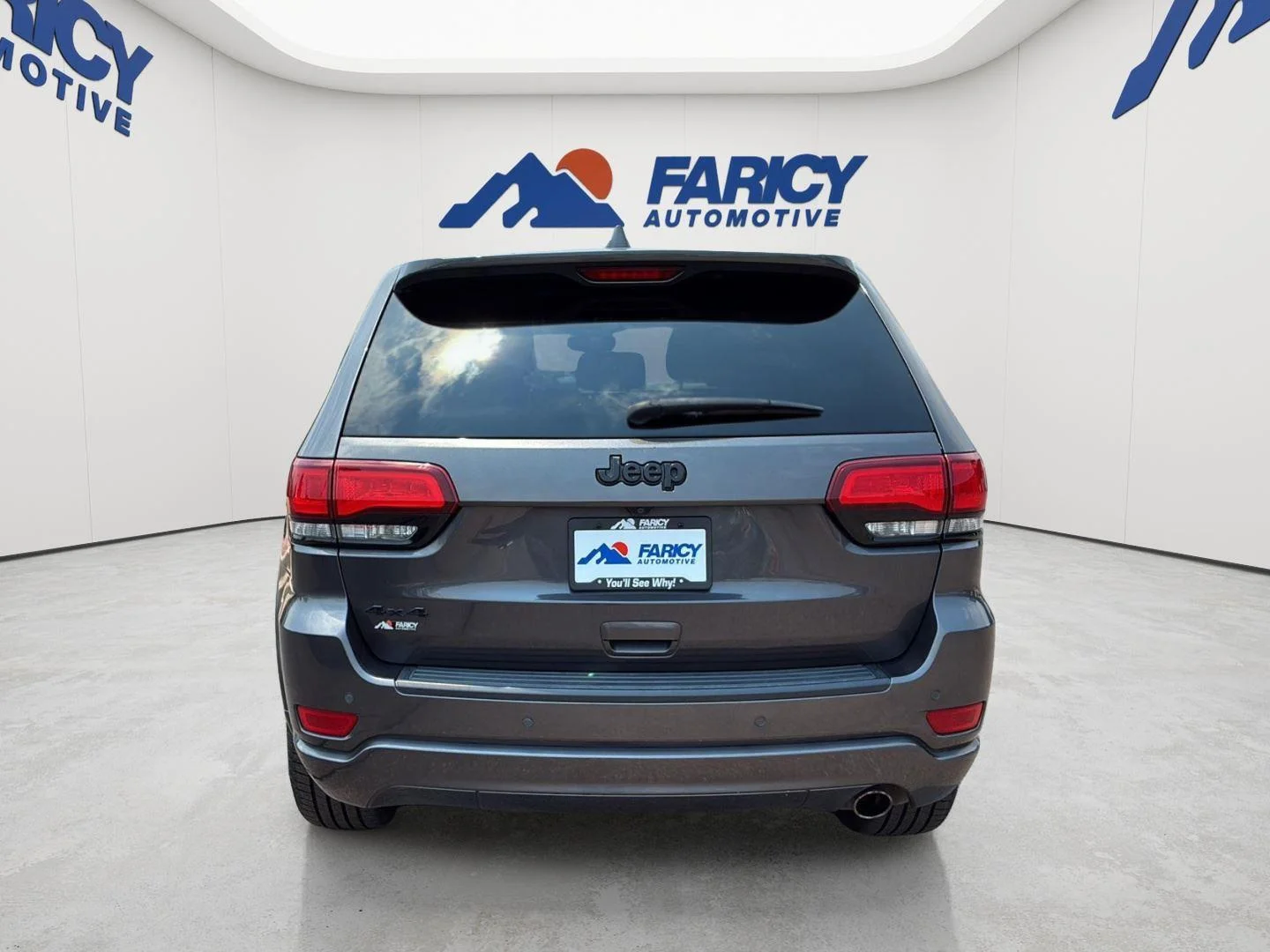 Used 2018 Granite Crystal Metallic Clearcoat Jeep Altitude image 6