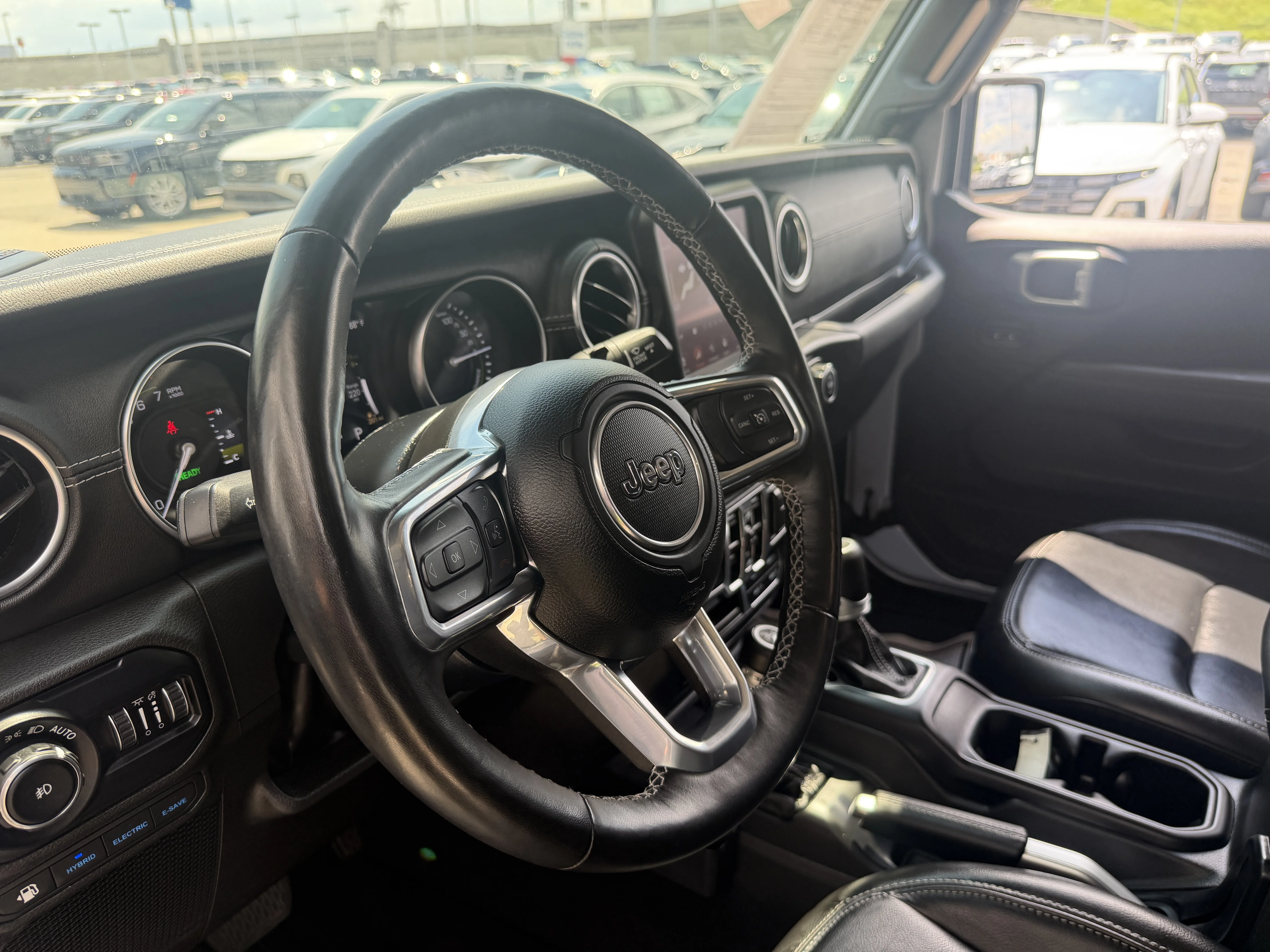 Used 2022 Silver Zynith Clearcoat Jeep Unlimited Sahara image 40