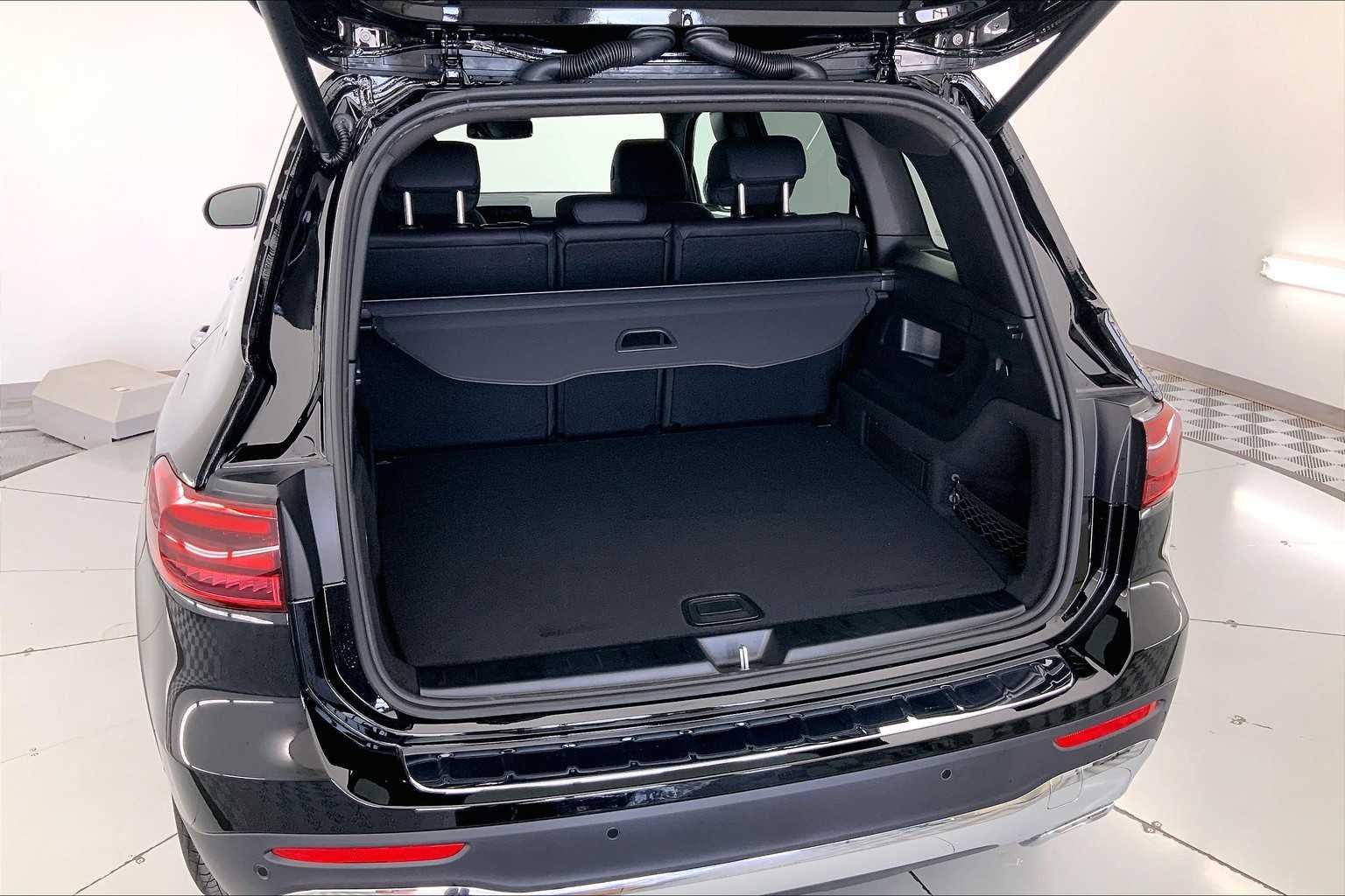 New 2026 Night Black Mercedes-Benz GLB 250 image 19