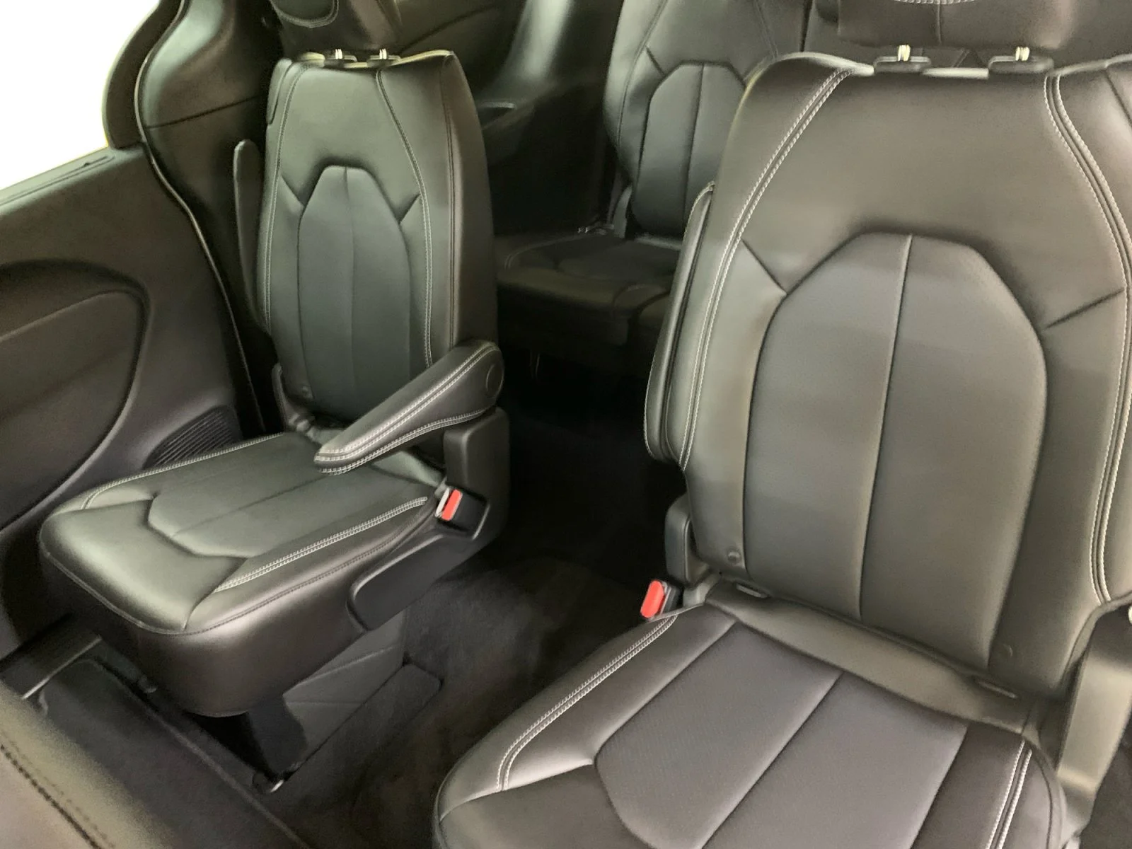 New 2027 Bright White Chrysler SXT image 16