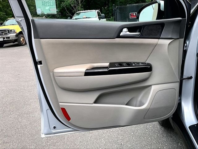 Used 2019 Silver Kia EX image 18