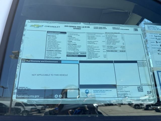 New 2025 Summit White Chevrolet 1WT image 21