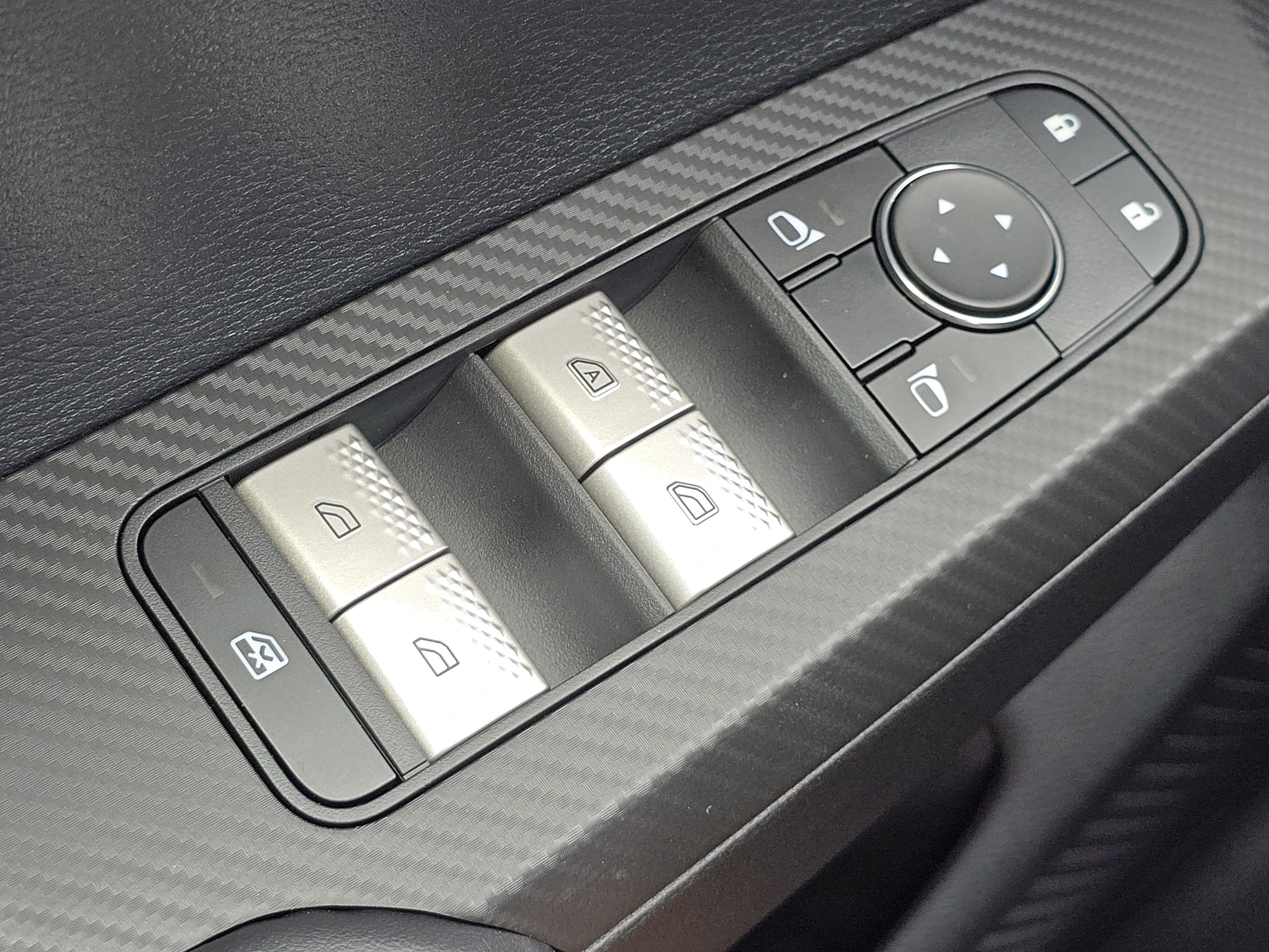 2025 Mitsubishi Outlander Plug-in Hybrid ES - Photo 13