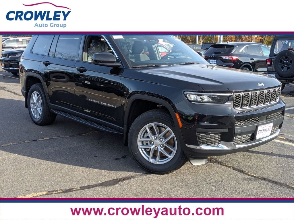 New 2025 Diamond Black Crystal Pearl-Coat Exterior Paint Jeep Laredo image 1