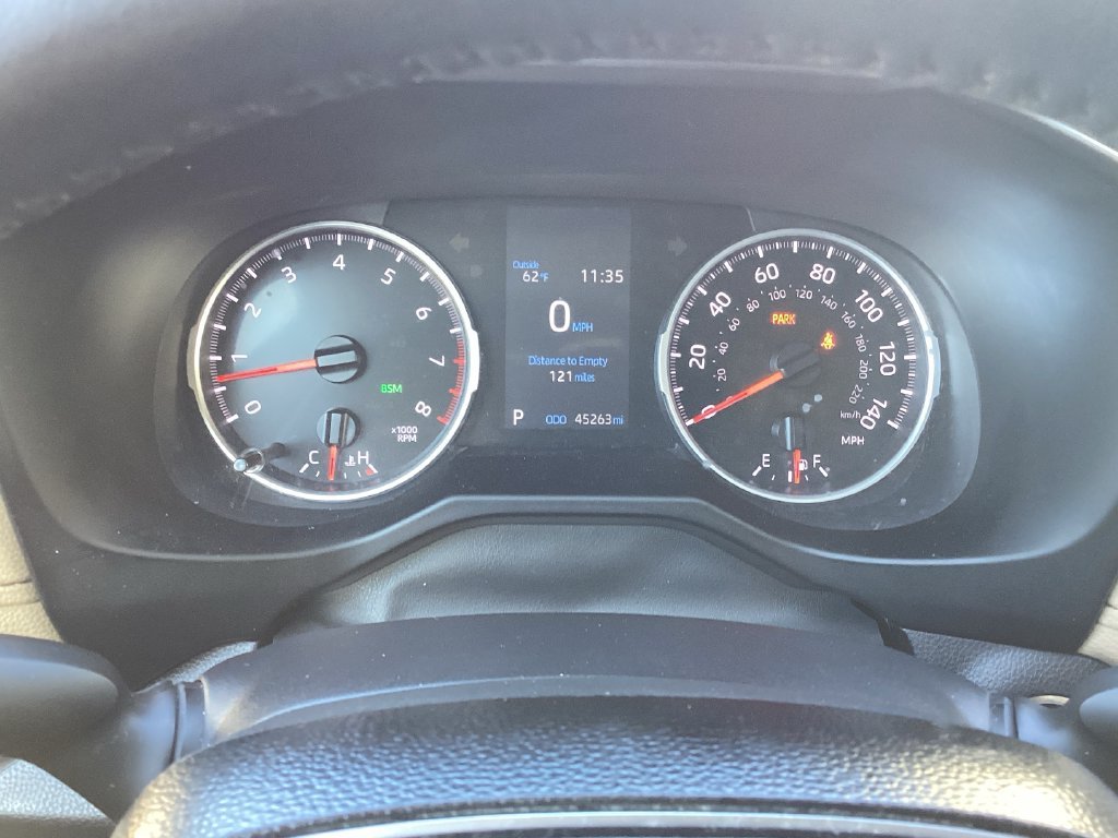 Used 2020  Toyota XLE Premium image 15