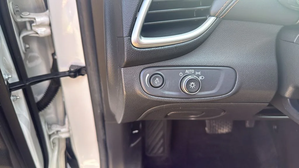 Used 2018 White Chevrolet LS image 20