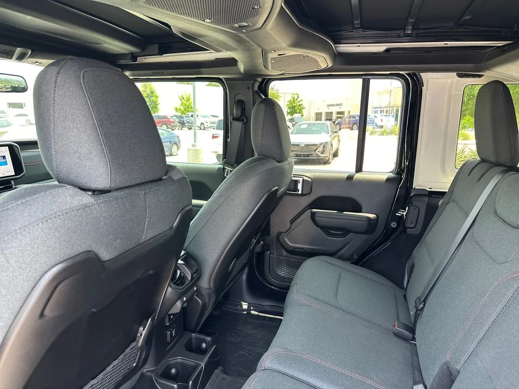 New 2025 Black Clear-Coat Exterior Paint Jeep Rubicon image 38