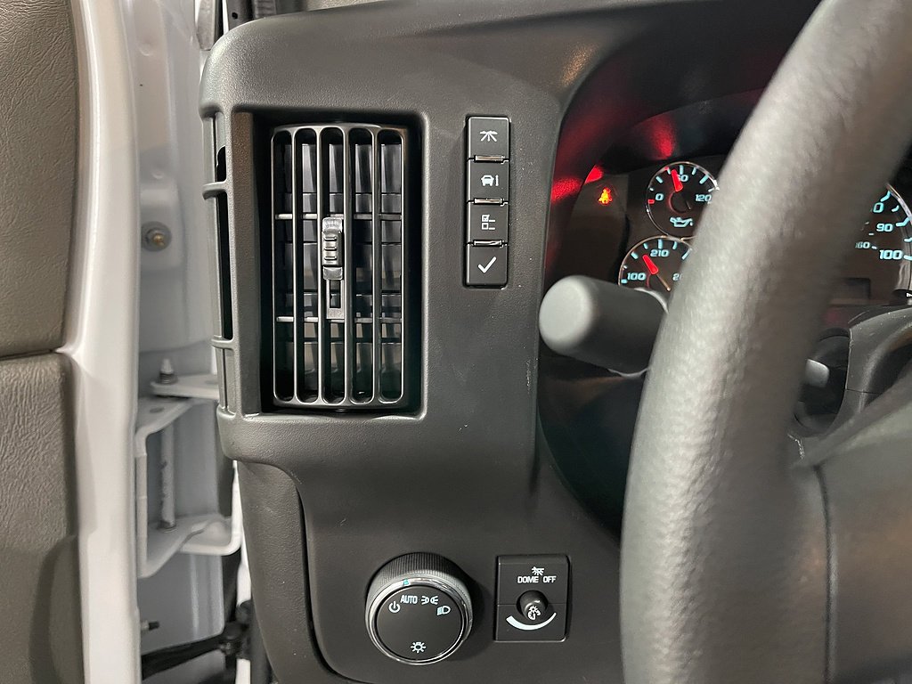 New 2026 Summit White GMC Work Van image 24