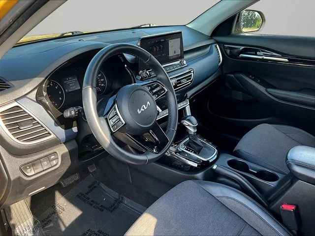 Used 2022 Yellow Kia S image 19