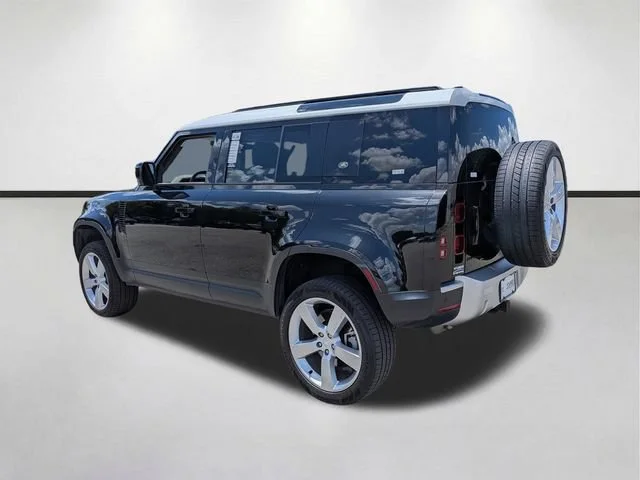 Used 2023 Santorini Black Metallic Land Rover SE image 3