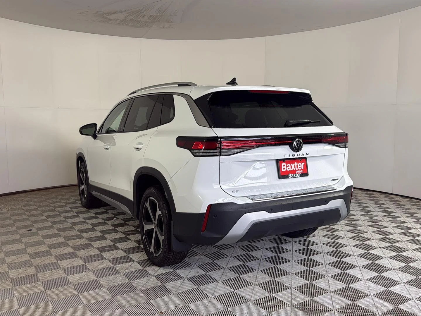 New 2026 Pure White Volkswagen SE image 4