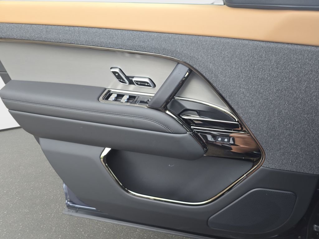 New 2026 Varesine Blue Land Rover Dynamic SE image 19