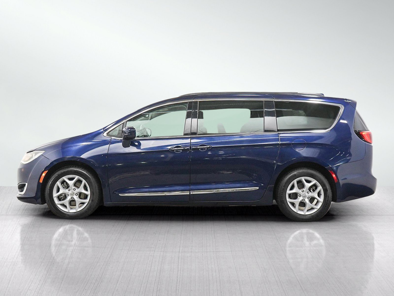 Used 2017 Jazz Blue Pearlcoat Chrysler Touring L image 2