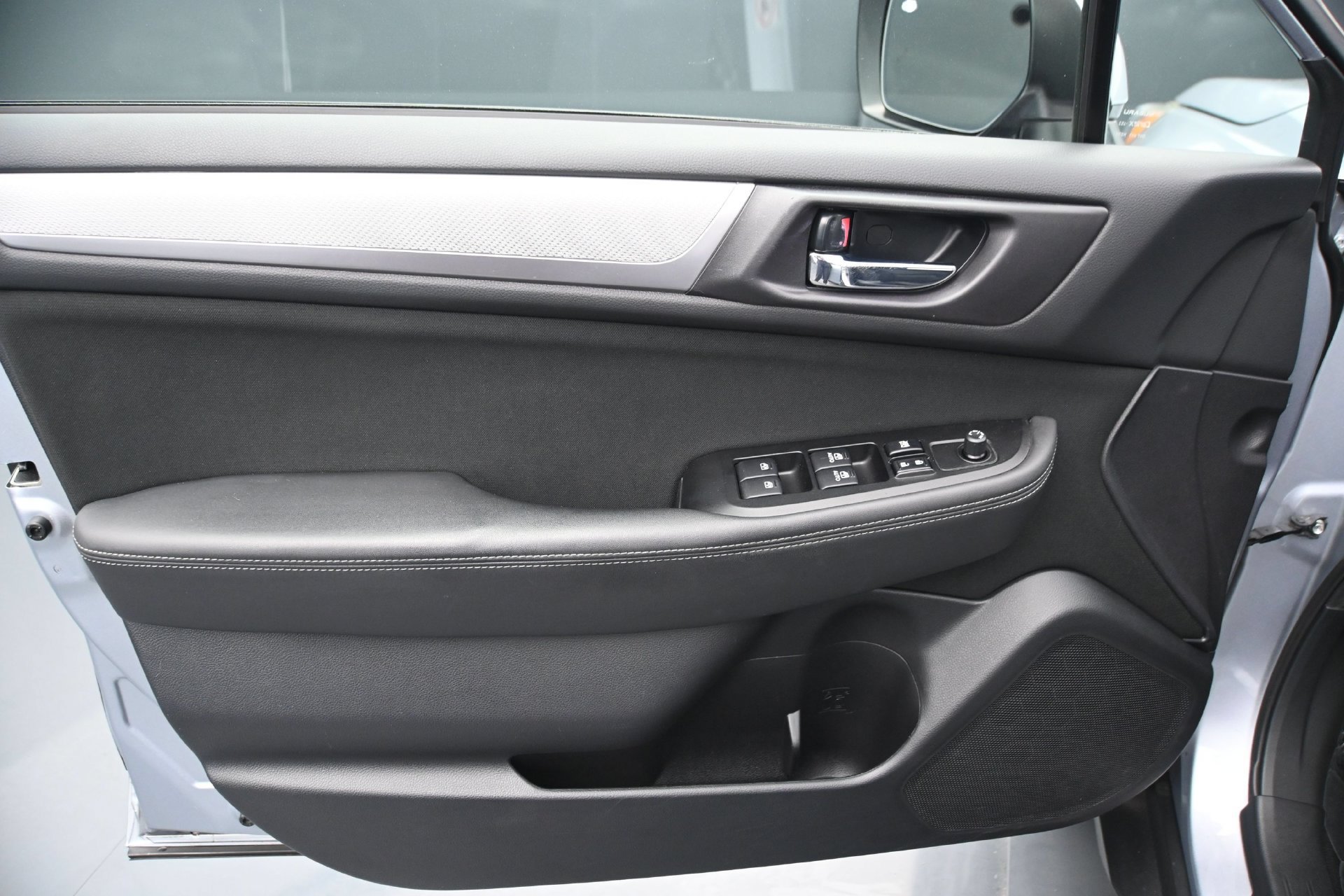 Used 2015 Ice Silver Metallic Subaru 2.5i Premium image 18