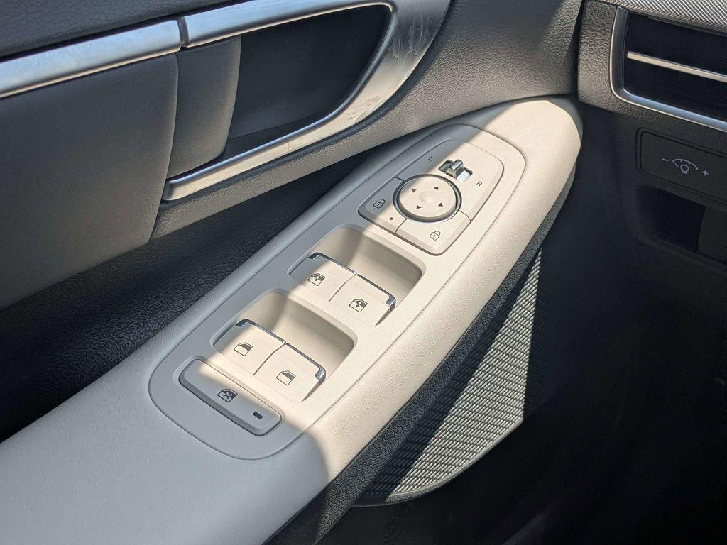 New 2026 White Hyundai SEL Sport image 22