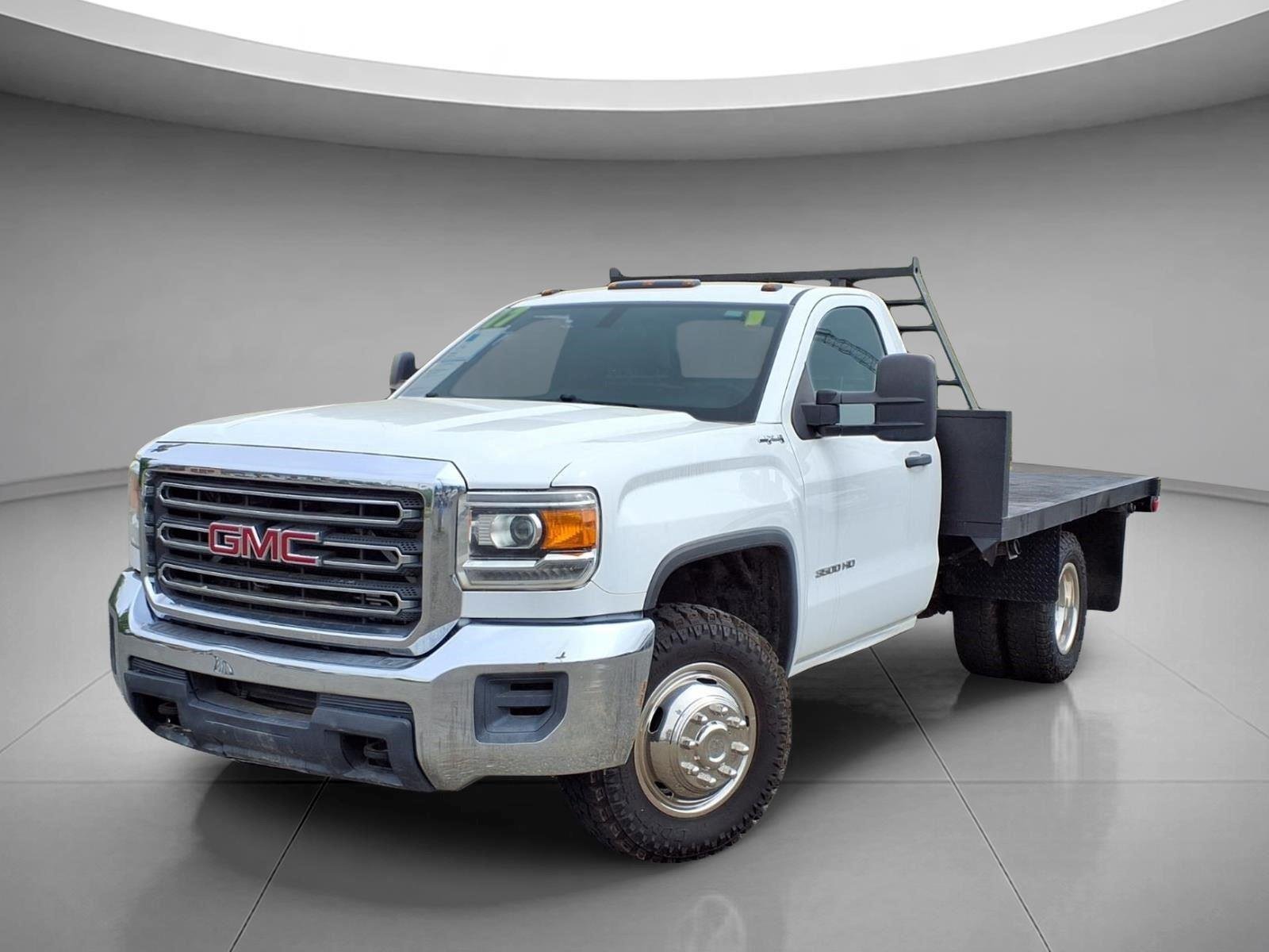 Used 2017 Summit White GMC  image 1