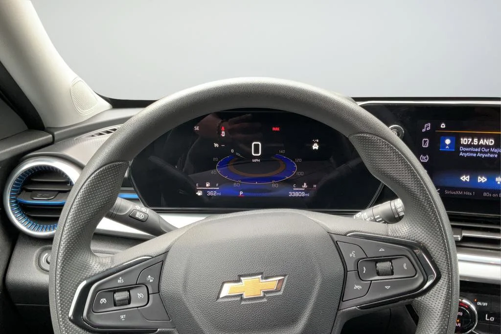 2025 Chevrolet Trax LT - Photo 14