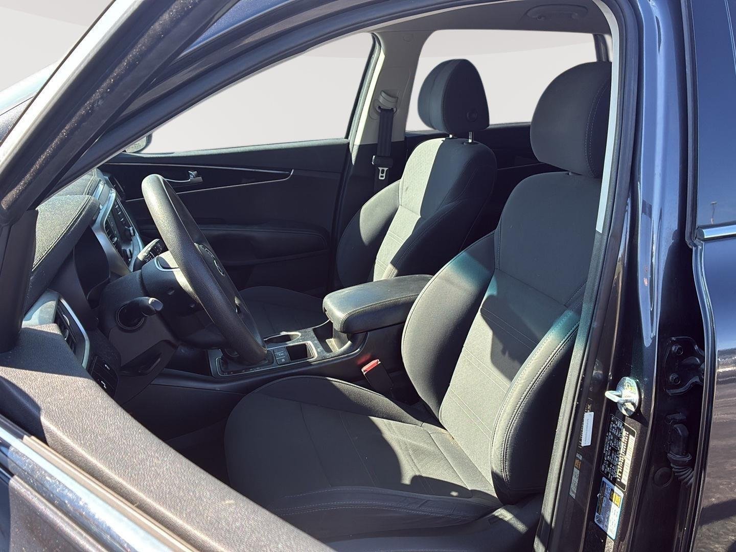 Used 2019 Platinum Graphite Kia LX V6 image 3