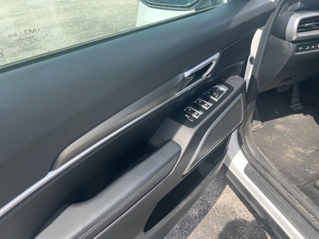 Used 2020 White Kia S image 8