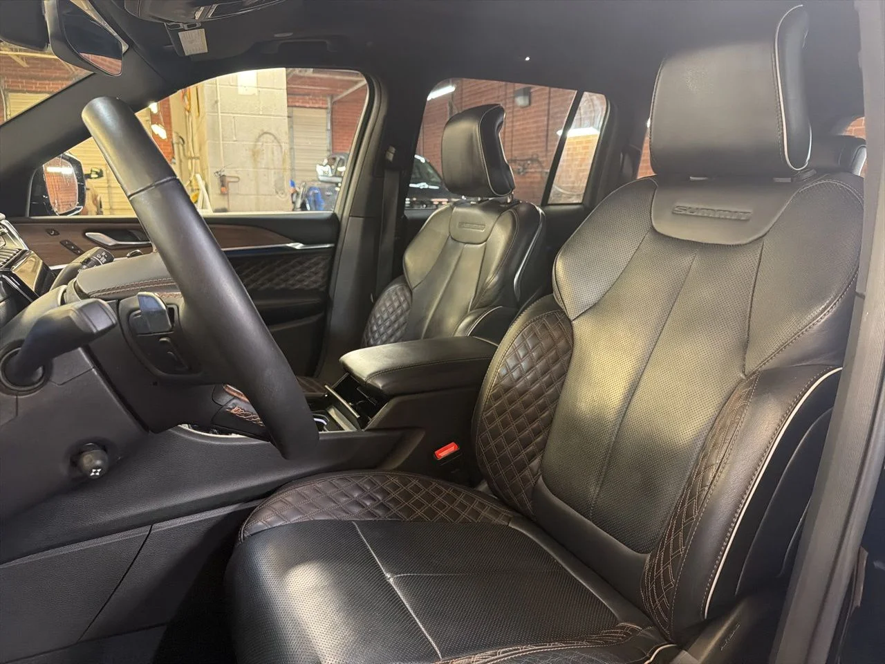 Used 2025 Diamond Black Jeep Summit image 13