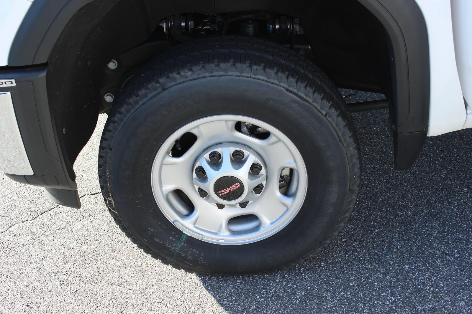 New 2024 Summit White GMC Pro image 30