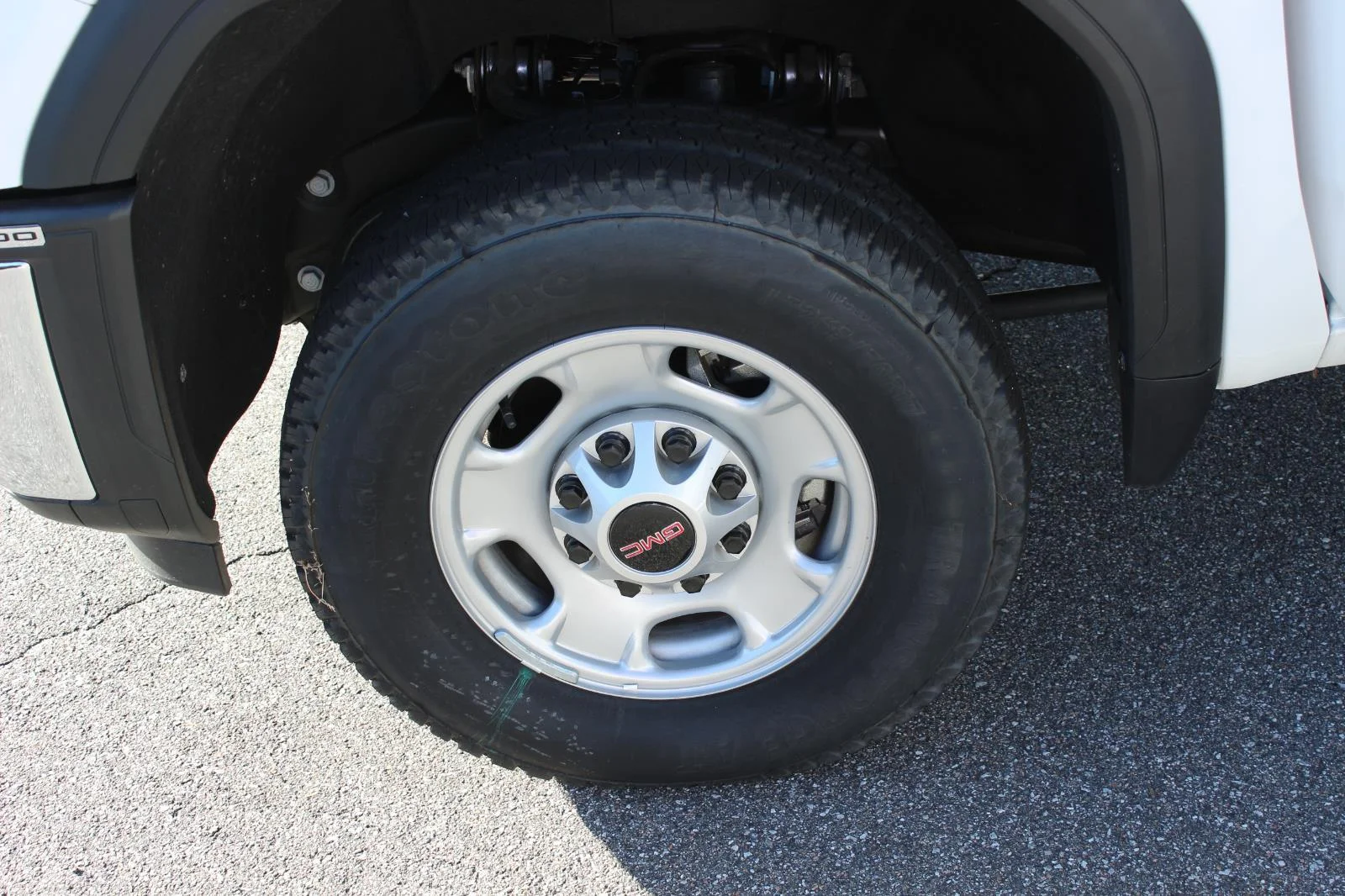 New 2024 Summit White GMC Pro image 30