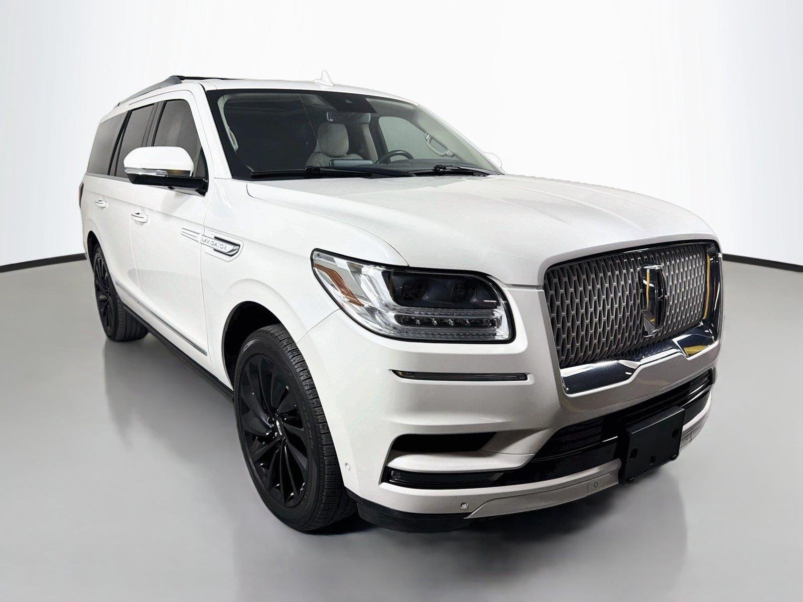 Used 2020 Pristine White Lincoln Reserve image 3