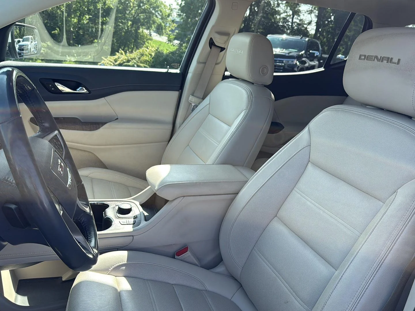 Used 2020 WHITE FROST TRICOAT GMC Denali image 9