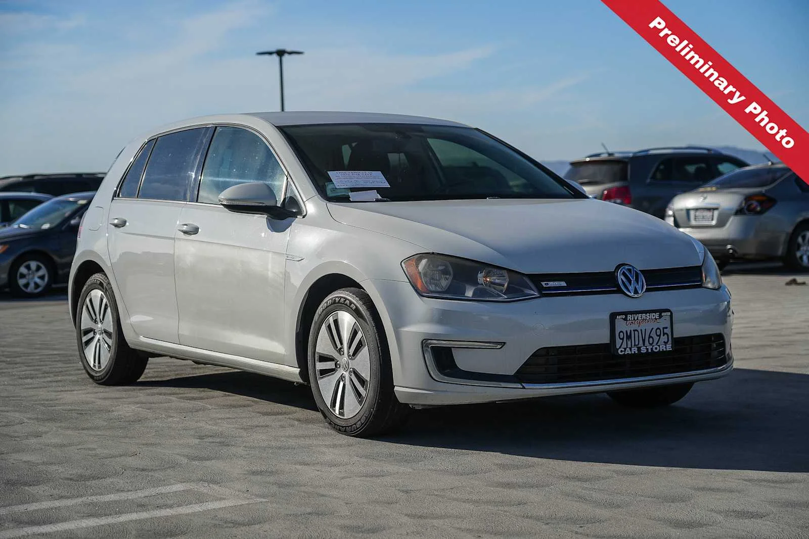 Used 2016 White Volkswagen SE image 5