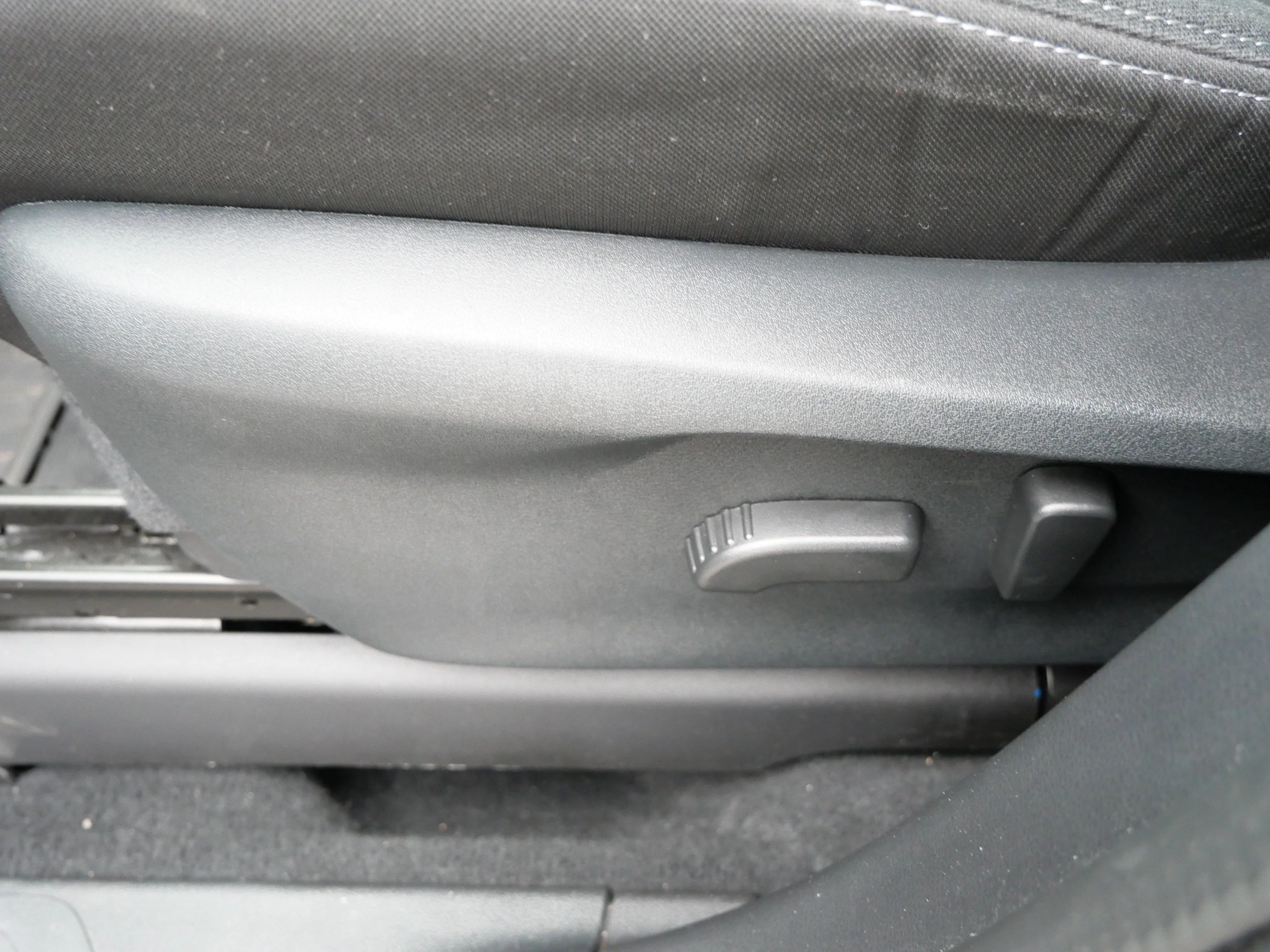 Used 2022 Ice Silver Metallic Subaru Premium image 19