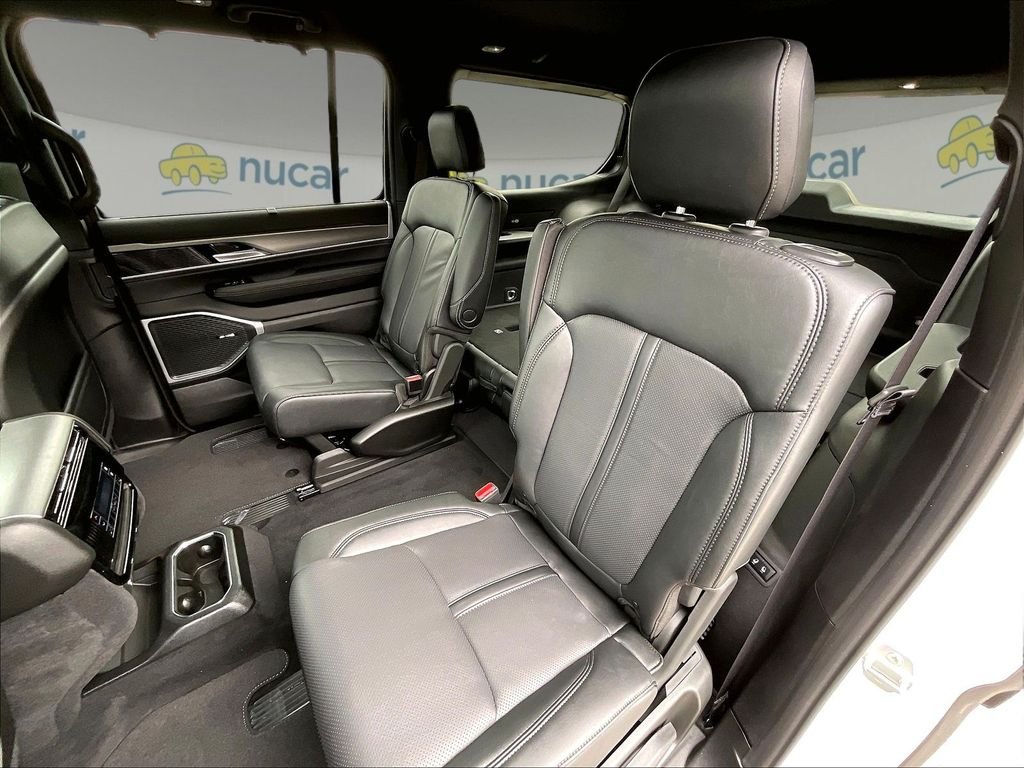 New 2026 Bright White Clear-Coat Exterior Paint Jeep Limited Altitude image 15