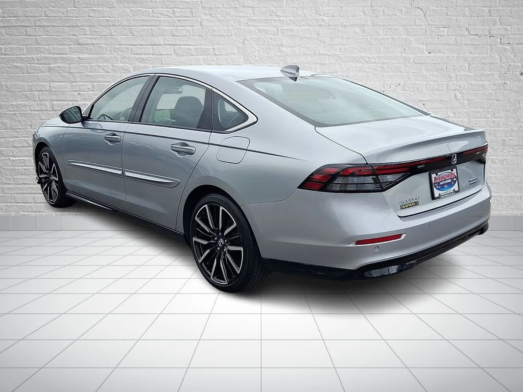Used 2024 Silver Honda Touring image 6
