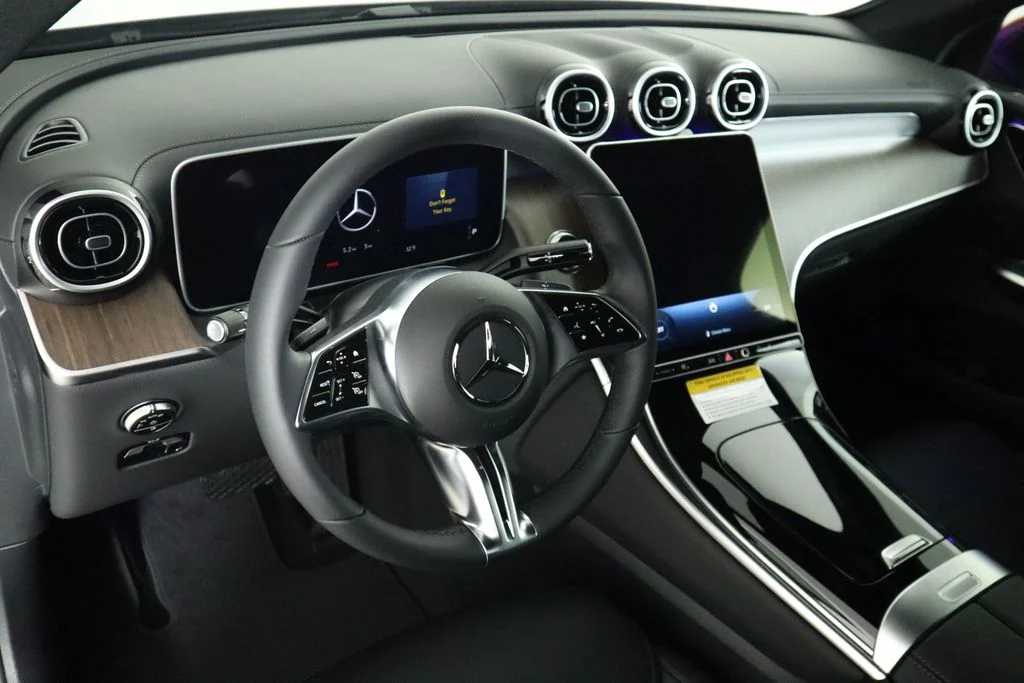 2025 Mercedes-Benz GLC Base - Photo 9