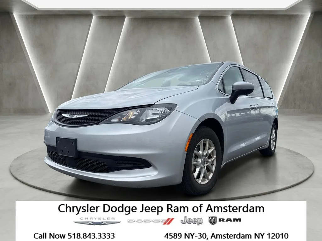 2023 Chrysler Voyager LX's photo